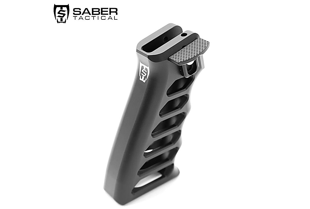 Grip de type AR avec repose-pouce ambidextre Saber Tactical